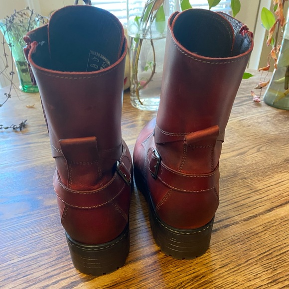 Taos Footwear Red Lace-Up Crave Boots 🥾 - Picture 14 of 14